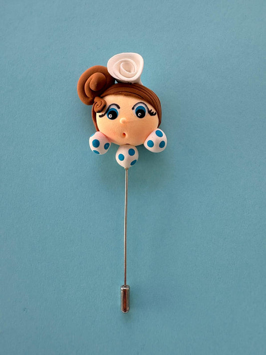 Alfiler de flamenca castaño y blanco, hecho a mano
