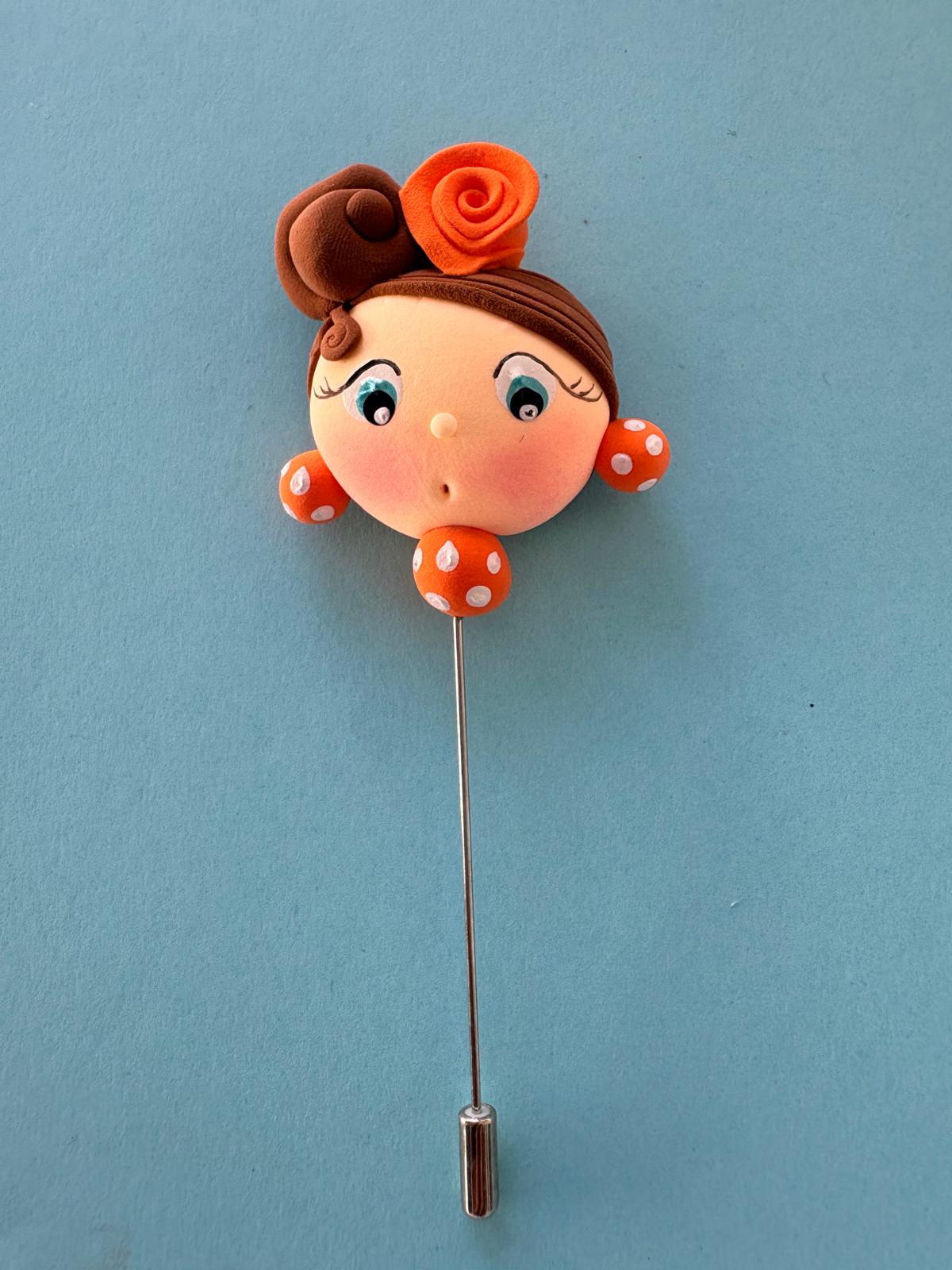Alfiler de flamenca castaño y rojo, hecho a mano