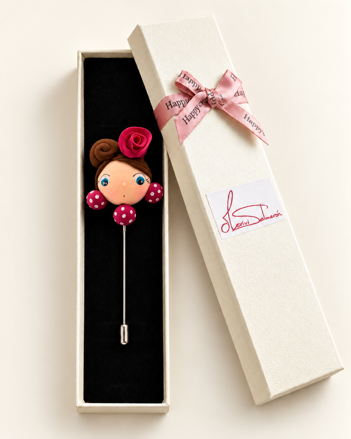 Alfiler de flamenca castaño y rojo presentado en su caja de regalo Mariví Salmerón