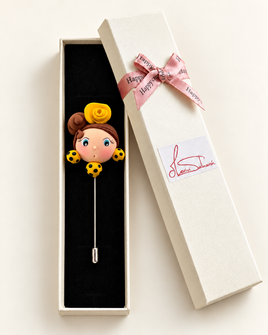 Alfiler de flamenca castaño y amarillo presentado en su caja de regalo Mariví Salmerón