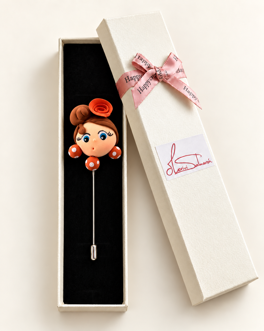 Alfiler de flamenca castaño y naranja presentado en su caja de regalo Mariví Salmerón