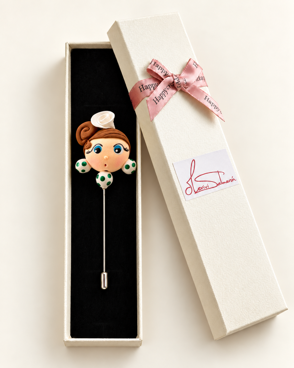 Alfiler de flamenca castaño y blanco presentado en su caja de regalo Mariví Salmerón