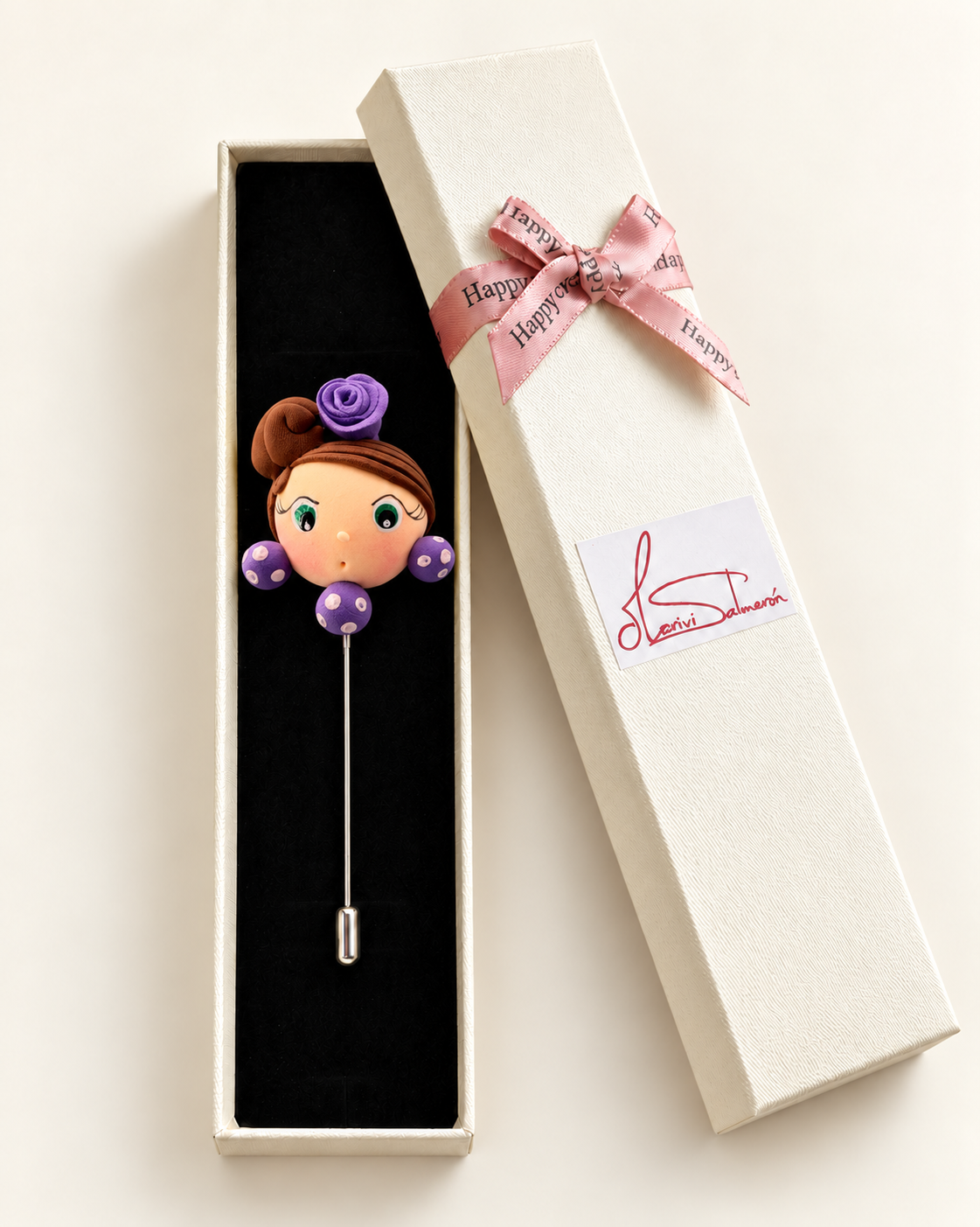Alfiler de flamenca castaño y violeta presentado en su caja de regalo Mariví Salmerón